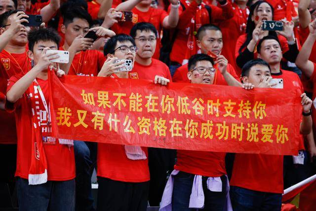 香港两兄弟凋零家中，孤独与恐惧封锁了他们的世界